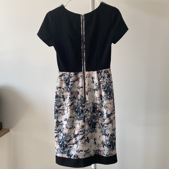 Club Monaco floral sheath like day dress with textured fabric short sleeves - Picture 2 of 8